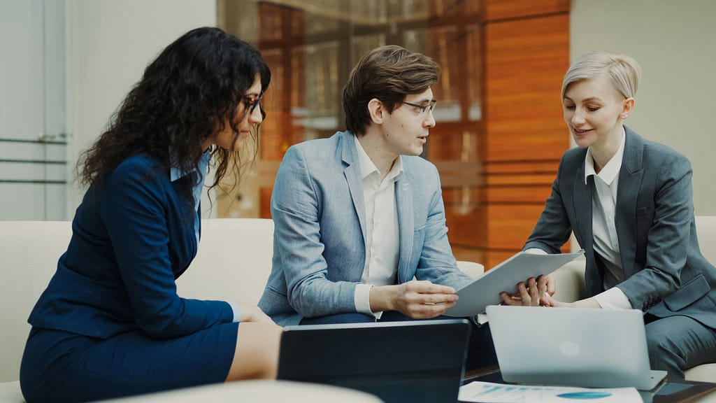 Family meeting with an Indiana estate planning attorney to decide between a trust and a will